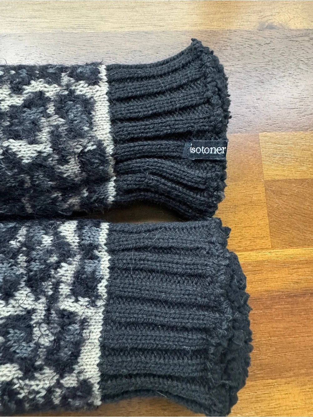 Isotoner Women's Leopard Print Winter Mittens One Size - Picture 3 of 4